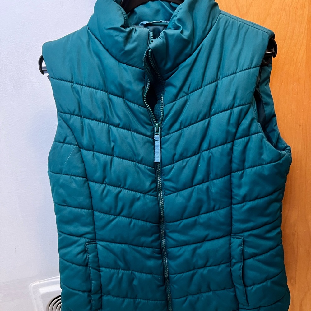 Aeropostale puffy vest! Great quality, like new!
